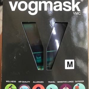 Sealed and new in box Vogmask, size Medium style Quantum